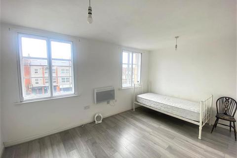 1 bedroom flat to rent, Constable Close, London N11
