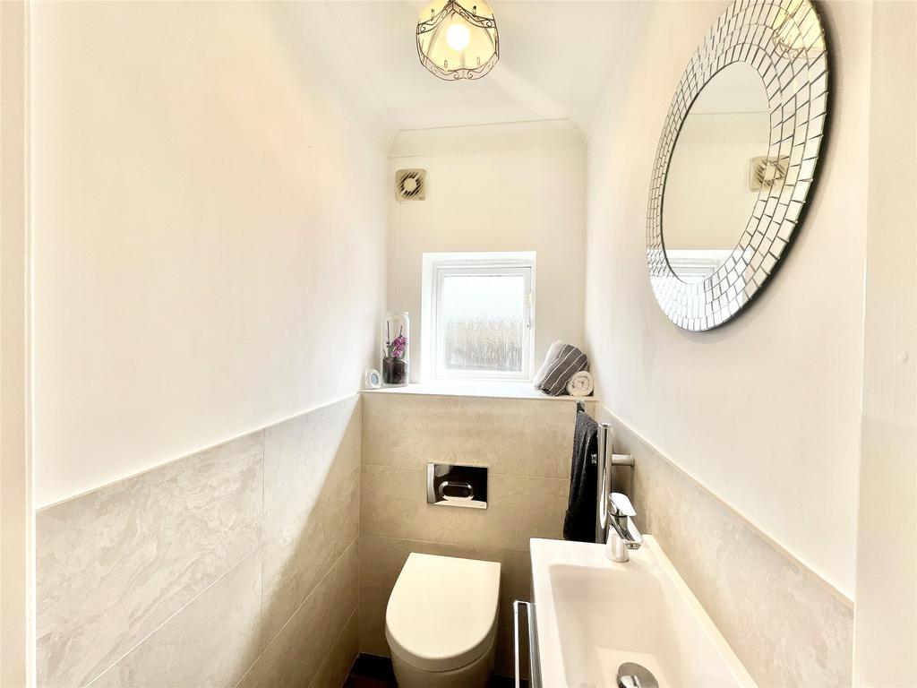Guest Cloask/Wc