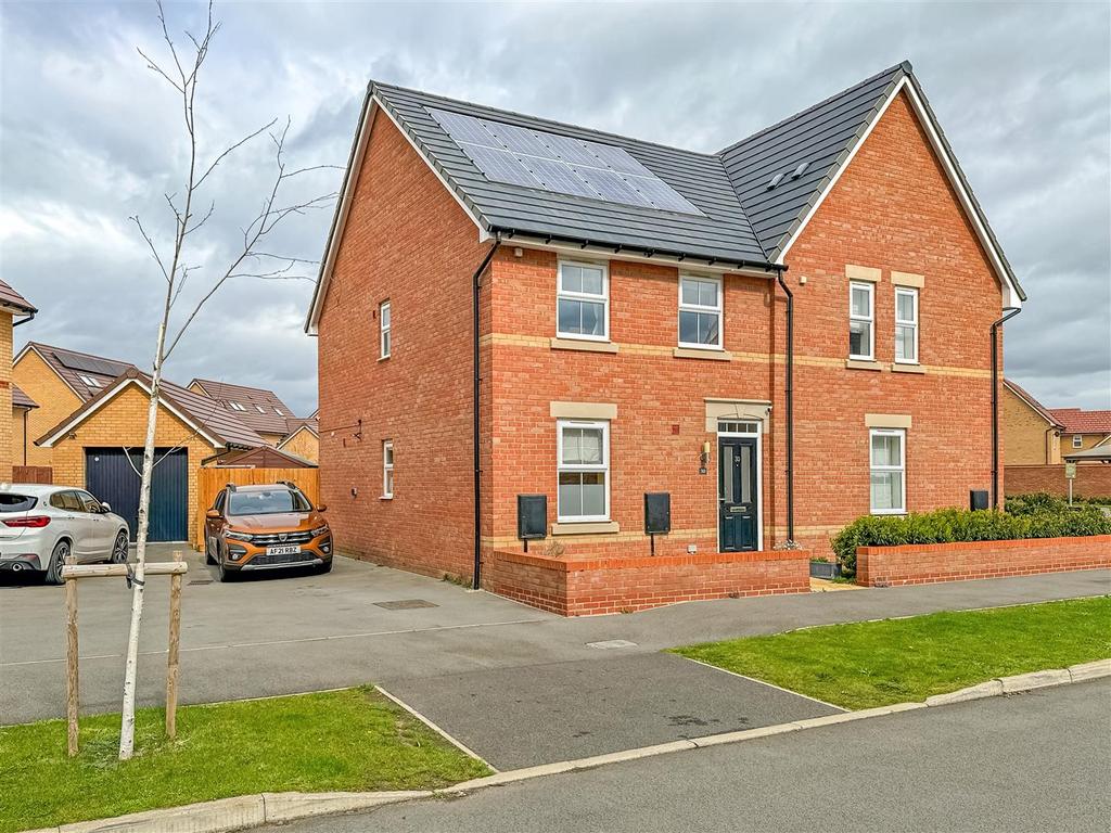 Peppercorn Drive, Cambridge CB24 3 bed semidetached house for sale £360,000