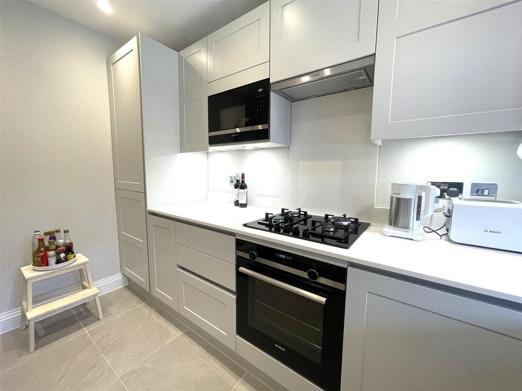 Kitchen (2).jpg