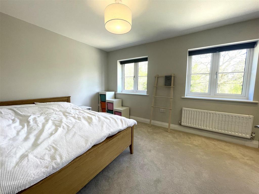 Bed2.jpg