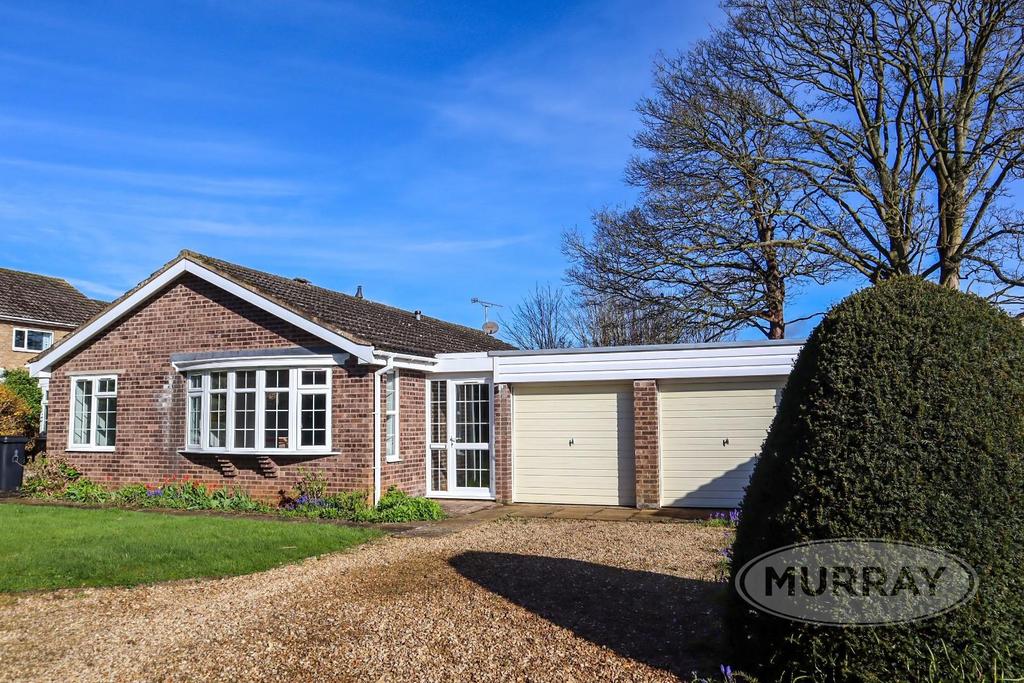 Poplar Close, Uppingham LE15 3 bed detached bungalow for sale - £460,000