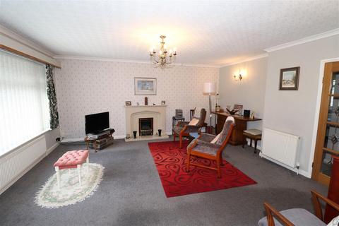 2 bedroom detached bungalow for sale, Glebe Crescent, Kenilworth