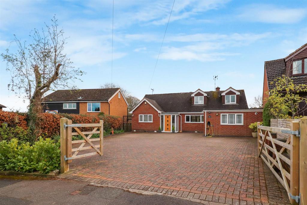 Inchbrook Road, Kenilworth 3 bed detached bungalow £735,000