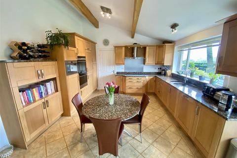 5 bedroom detached house for sale, St Marys Walk. Mirfield