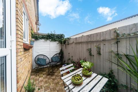 1 bedroom terraced house for sale, Amblecote Meadows, London