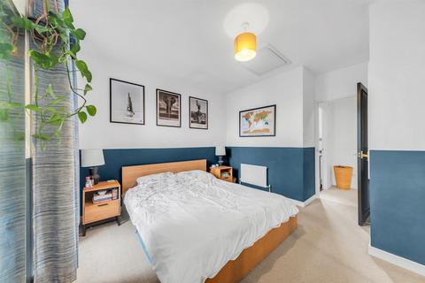 21 Amblecote Meadows, London, SE12 9TA