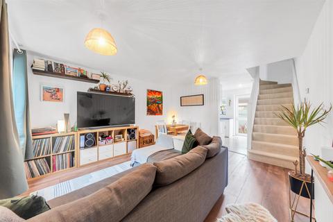 21 Amblecote Meadows, London, SE12 9TA