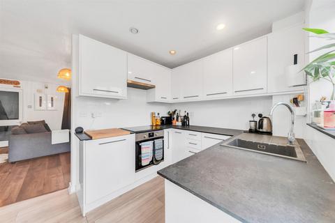 21 Amblecote Meadows, London, SE12 9TA