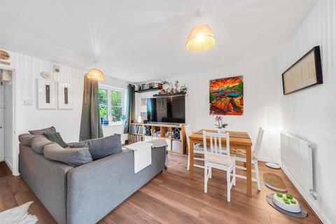 21 Amblecote Meadows, London, SE12 9TA