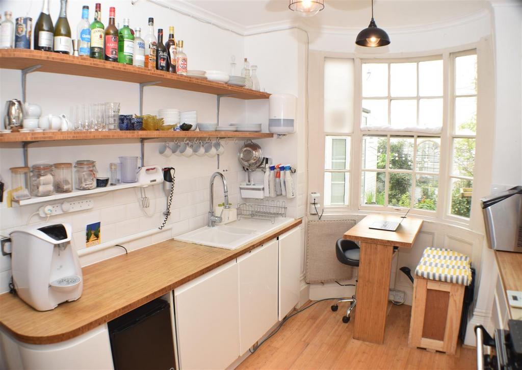 Kitchen: