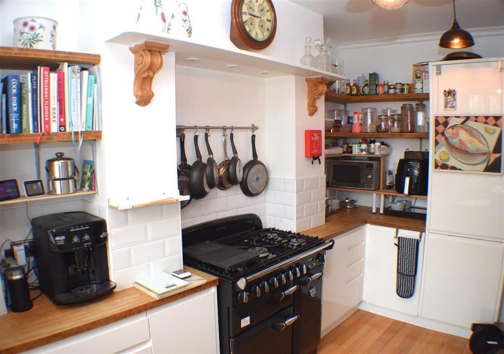 Kitchen: