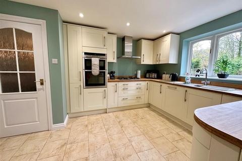4 bedroom detached house for sale, Summerhouse Close, Callow Hill, Redditch