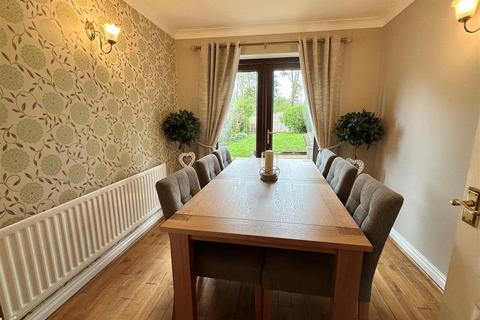 4 bedroom detached house for sale, Summerhouse Close, Callow Hill, Redditch
