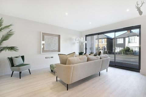 2 bedroom apartment to rent, Revival Court, Epping