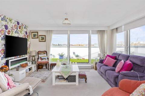 3 bedroom flat for sale, Marine Parade, Worthing