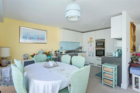 3 bedroom flat for sale, Marine Parade, Worthing