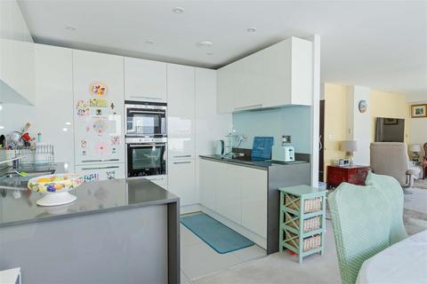 3 bedroom flat for sale, Marine Parade, Worthing