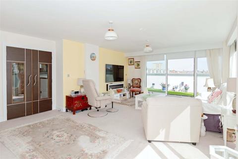 3 bedroom flat for sale, Marine Parade, Worthing