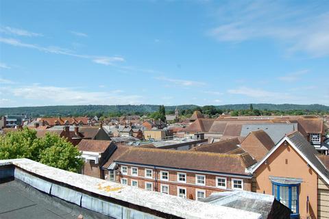 3 bedroom flat for sale, King Williams Gate, The Square, Petersfield