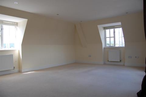 3 bedroom flat for sale, King Williams Gate, The Square, Petersfield