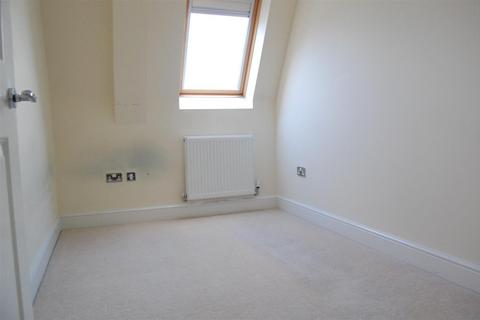 3 bedroom flat for sale, King Williams Gate, The Square, Petersfield