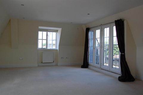 3 bedroom flat for sale, King Williams Gate, The Square, Petersfield