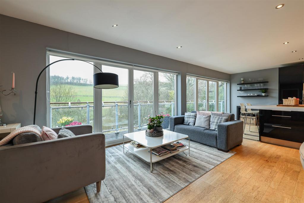 57 Galashiels Road, Stow, Galashiels 5 bed detached house for sale £