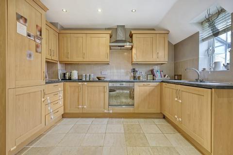 2 bedroom flat for sale, Retreat Way, Chigwell
