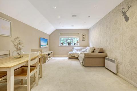 26 Retreat Way, Chigwell, IG7 6EL