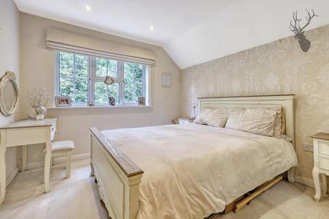 26 Retreat Way, Chigwell, IG7 6EL