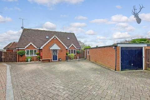4 bedroom detached house for sale, The Orchards, Epping