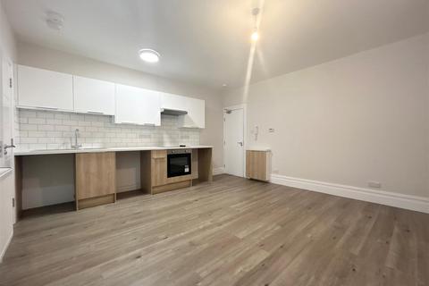Studio to rent, Poole Road, Bournemouth, Westbourne