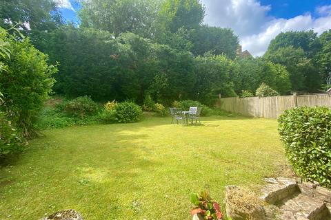 11 Chiltlee Close, Liphook, GU30 7BP