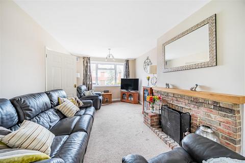 11 Chiltlee Close, Liphook, GU30 7BP