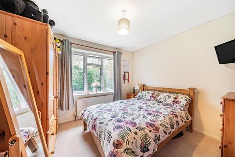 11 Chiltlee Close, Liphook, GU30 7BP