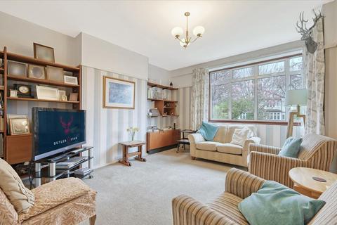 17 Heath Drive, Theydon Bois, Epping, CM16 7HL