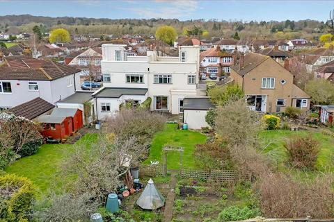 17 Heath Drive, Theydon Bois, Epping, CM16 7HL