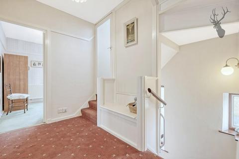 17 Heath Drive, Theydon Bois, Epping, CM16 7HL