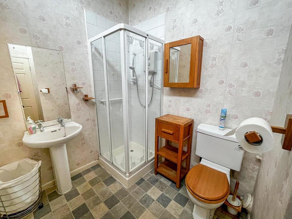 Shower Room.jpg