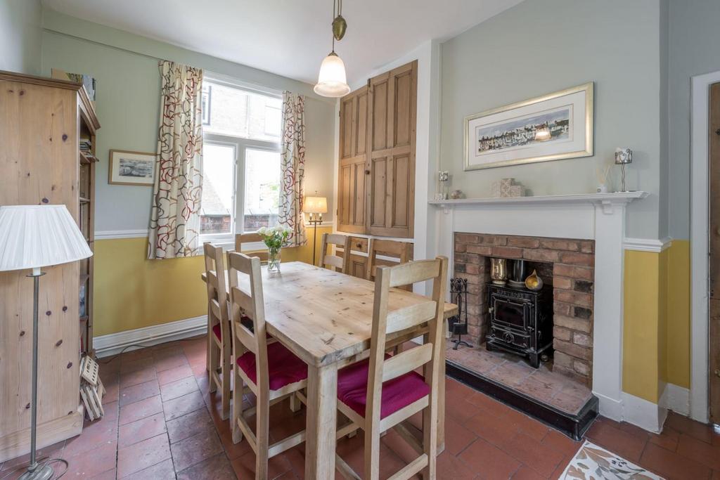 Breakfast Room