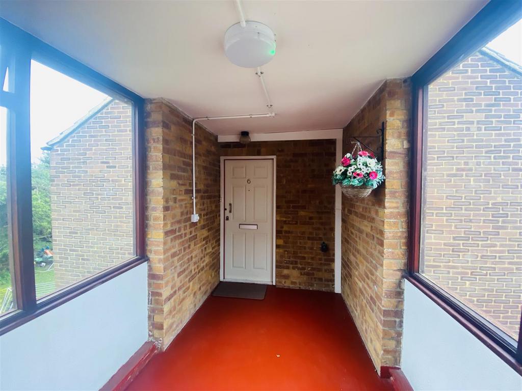 Kingsfield Road, Watford WD19 2 bed for sale £319,950