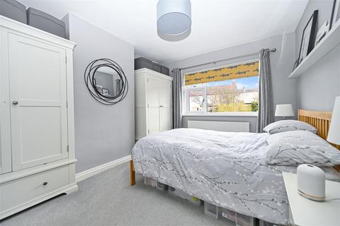 17 Canada Crescent, Rawdon, Leeds, LS19 6LT