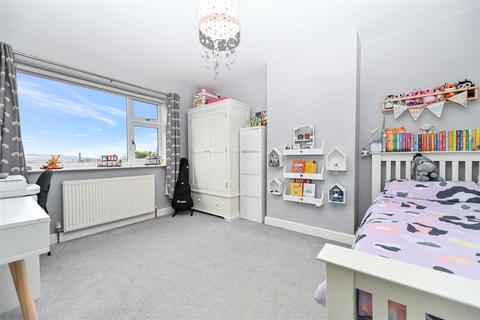 17 Canada Crescent, Rawdon, Leeds, LS19 6LT