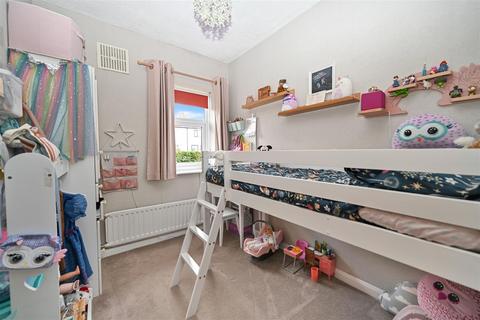 17 Canada Crescent, Rawdon, Leeds, LS19 6LT