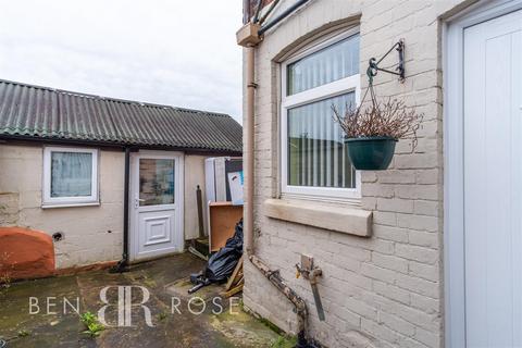 2 bedroom end of terrace house for sale, Eaves Lane, Chorley