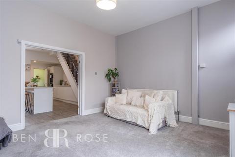 2 bedroom end of terrace house for sale, Eaves Lane, Chorley