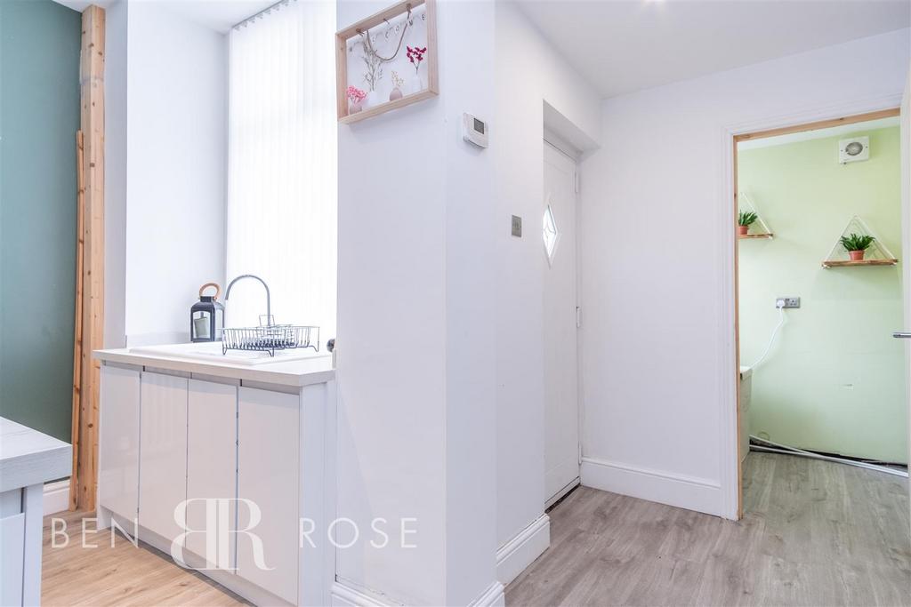 Kitchen/Utility Room