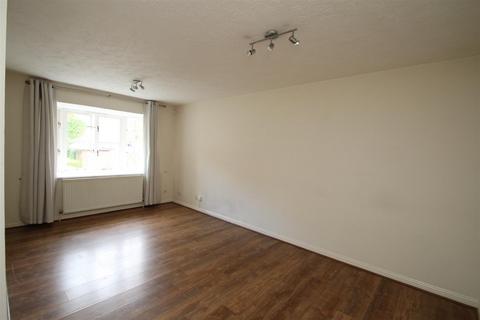 2 bedroom apartment to rent, Swan Close, Rickmansworth