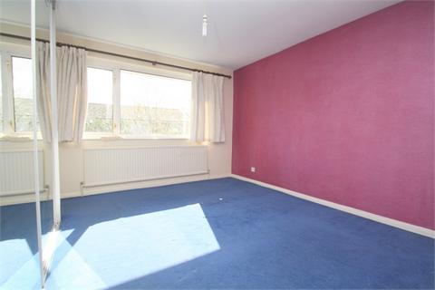 3 bedroom semi-detached house to rent, Robin Way, Staines-upon-Thames, TW18